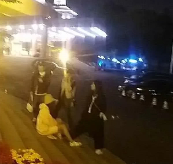 Dương Mịch bị nhân viên tố chảnh chọe, tỏ thái độ với mọi người