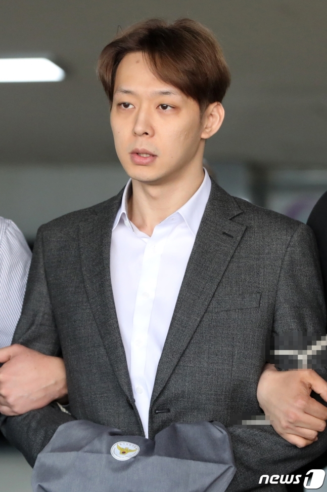 Park Yoo Chun xin lỗi vì đã nói dối trước khi bị áp giải tới tòa án