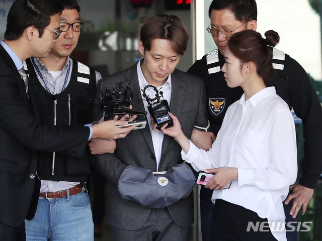 Park Yoo Chun xin lỗi vì đã nói dối trước khi bị áp giải tới tòa án