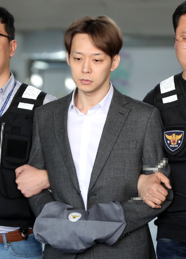 Park Yoo Chun xin lỗi vì đã nói dối trước khi bị áp giải tới tòa án