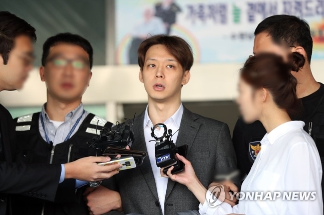 Park Yoo Chun xin lỗi vì đã nói dối trước khi bị áp giải tới tòa án
