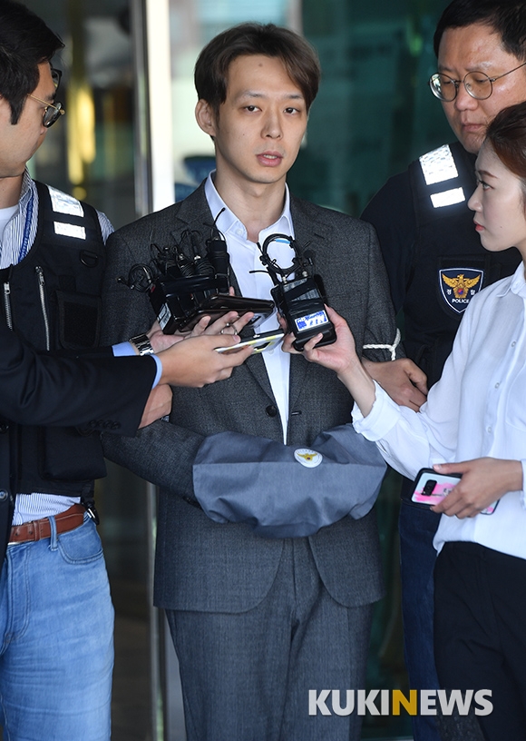 Park Yoo Chun xin lỗi vì đã nói dối trước khi bị áp giải tới tòa án