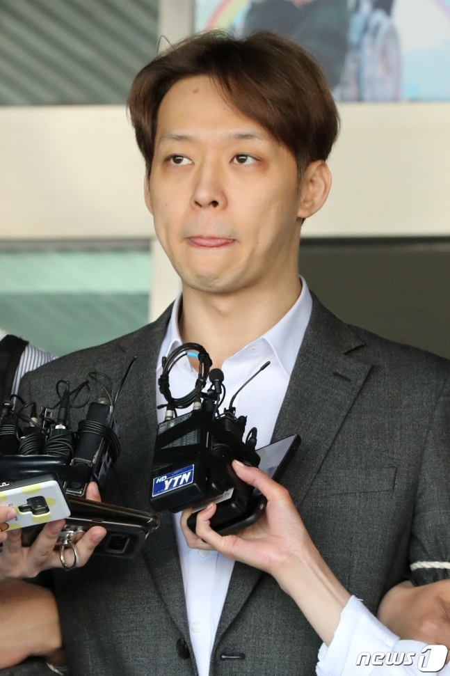 Park Yoo Chun xin lỗi vì đã nói dối trước khi bị áp giải tới tòa án
