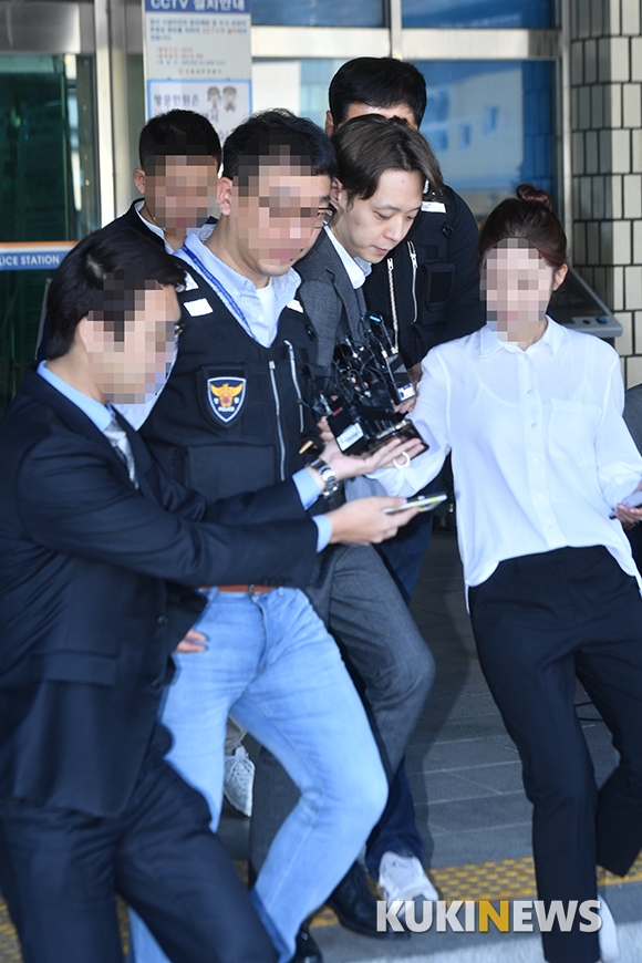 Park Yoo Chun xin lỗi vì đã nói dối trước khi bị áp giải tới tòa án