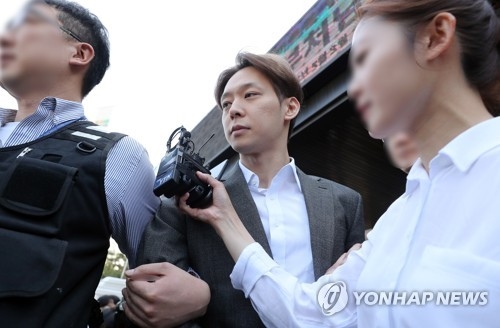 Park Yoo Chun xin lỗi vì đã nói dối trước khi bị áp giải tới tòa án