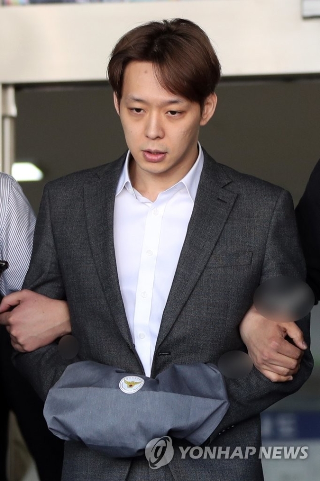 Park Yoo Chun xin lỗi vì đã nói dối trước khi bị áp giải tới tòa án