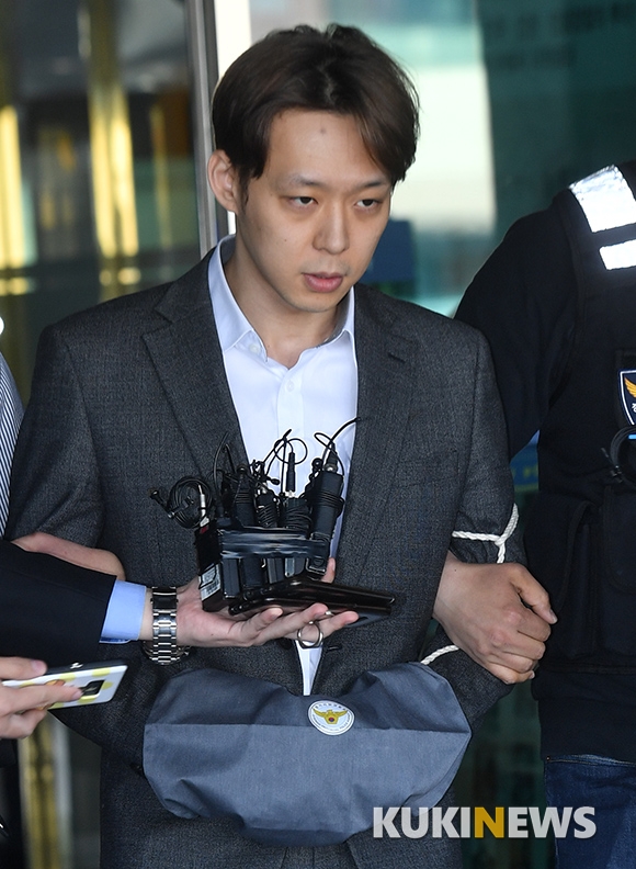 Park Yoo Chun xin lỗi vì đã nói dối trước khi bị áp giải tới tòa án