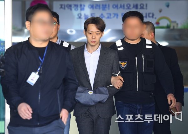 Park Yoo Chun xin lỗi vì đã nói dối trước khi bị áp giải tới tòa án