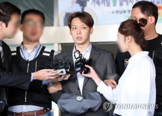 Park Yoo Chun xin lỗi vì đã nói dối trước khi bị áp giải tới tòa án