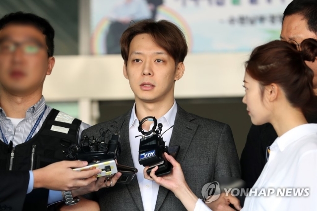Park Yoo Chun xin lỗi vì đã nói dối trước khi bị áp giải tới tòa án
