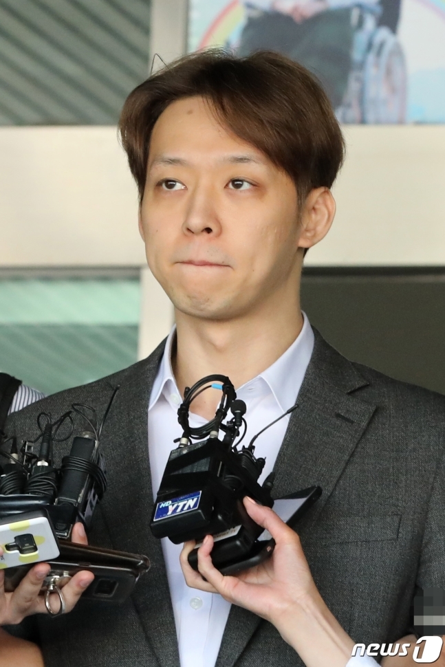 Park Yoo Chun xin lỗi vì đã nói dối trước khi bị áp giải tới tòa án
