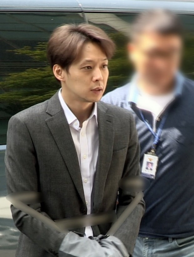 Park Yoo Chun xin lỗi vì đã nói dối trước khi bị áp giải tới tòa án