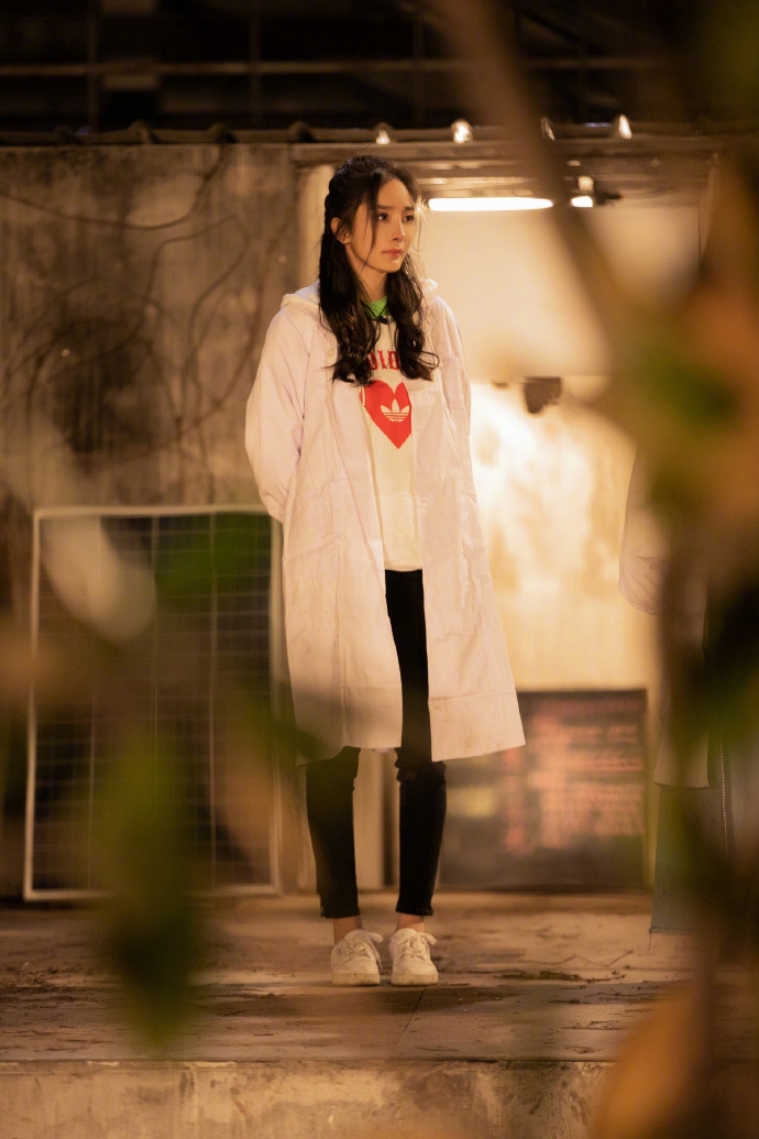 Dương Mịch lại nhận được sự ủng hộ của cộng đồng mạng vì sợ độ cao