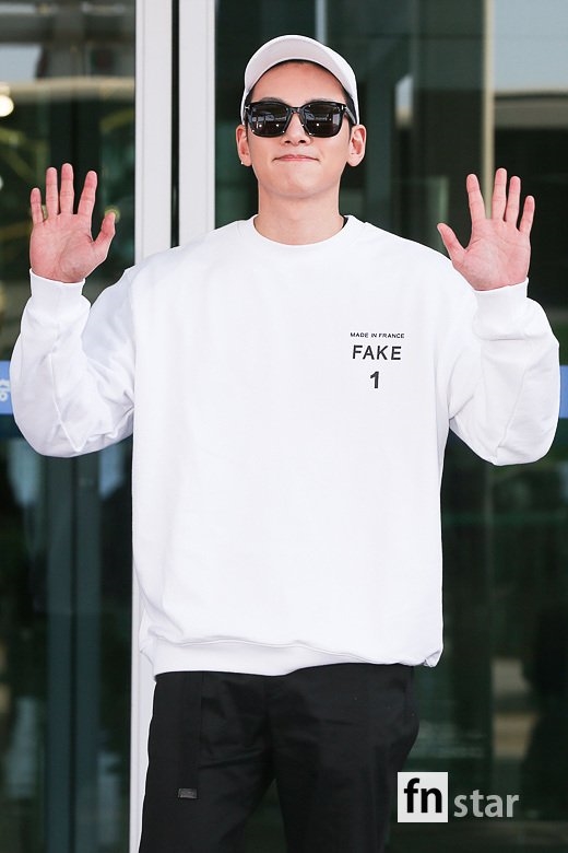 Ji Chang Wook điển trai thời thượng xuất ngoại lần đầu hậu xuất ngũ