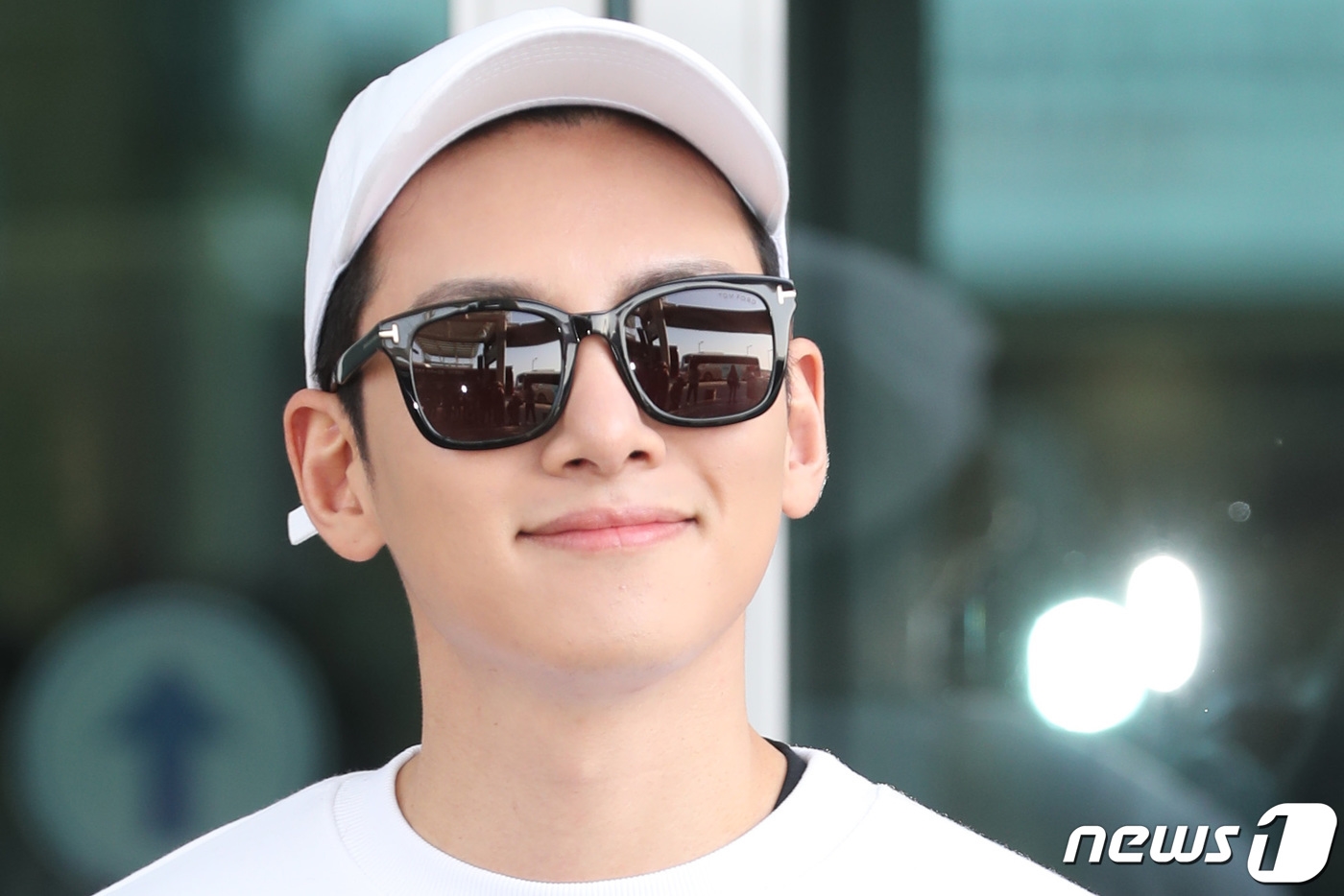 Ji Chang Wook điển trai thời thượng xuất ngoại lần đầu hậu xuất ngũ