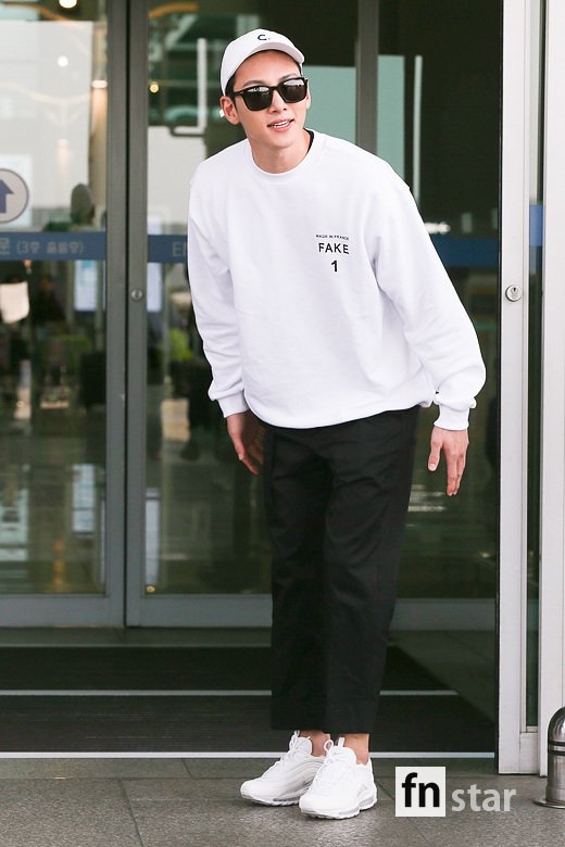 Ji Chang Wook điển trai thời thượng xuất ngoại lần đầu hậu xuất ngũ