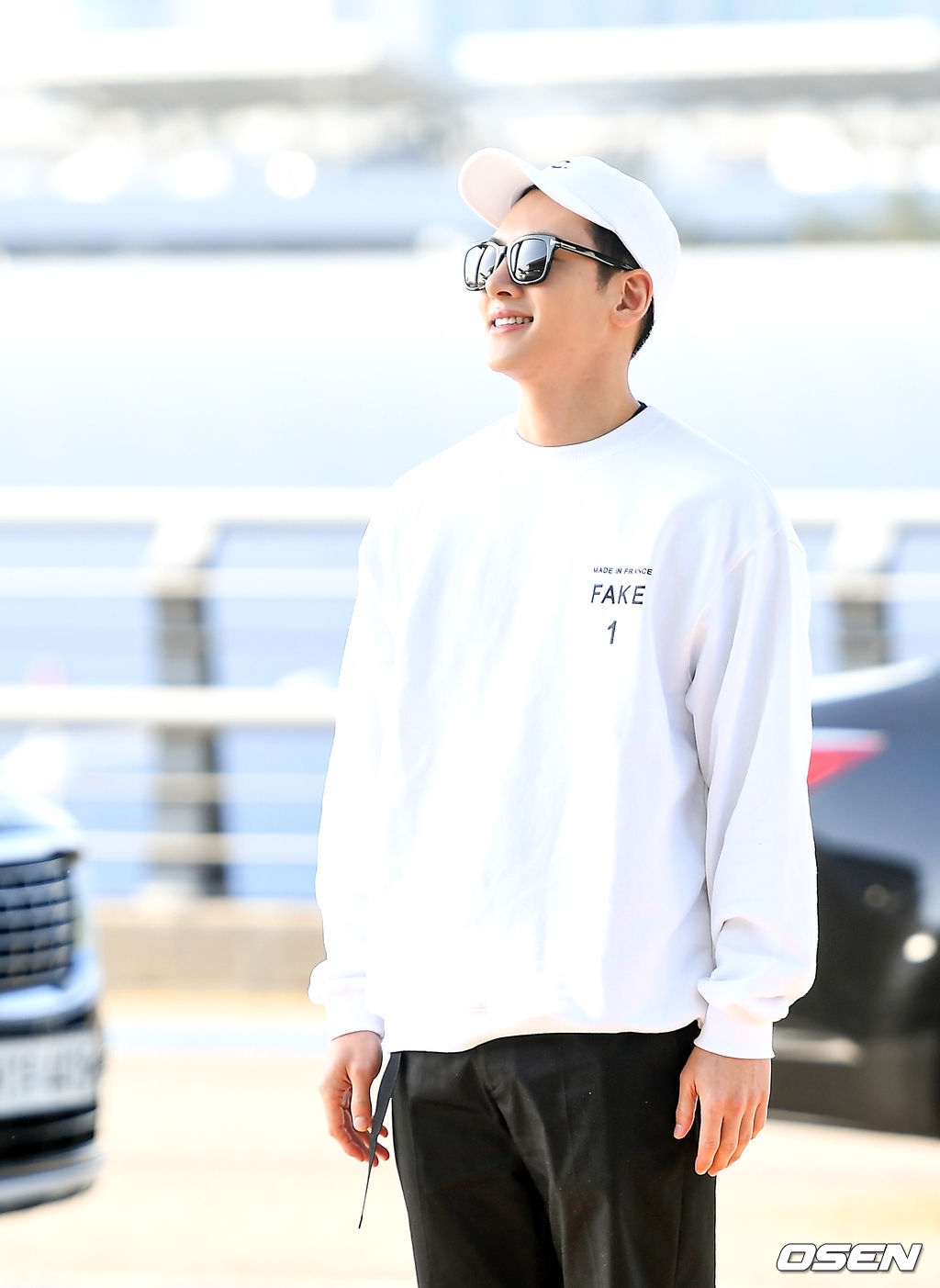 Ji Chang Wook điển trai thời thượng xuất ngoại lần đầu hậu xuất ngũ