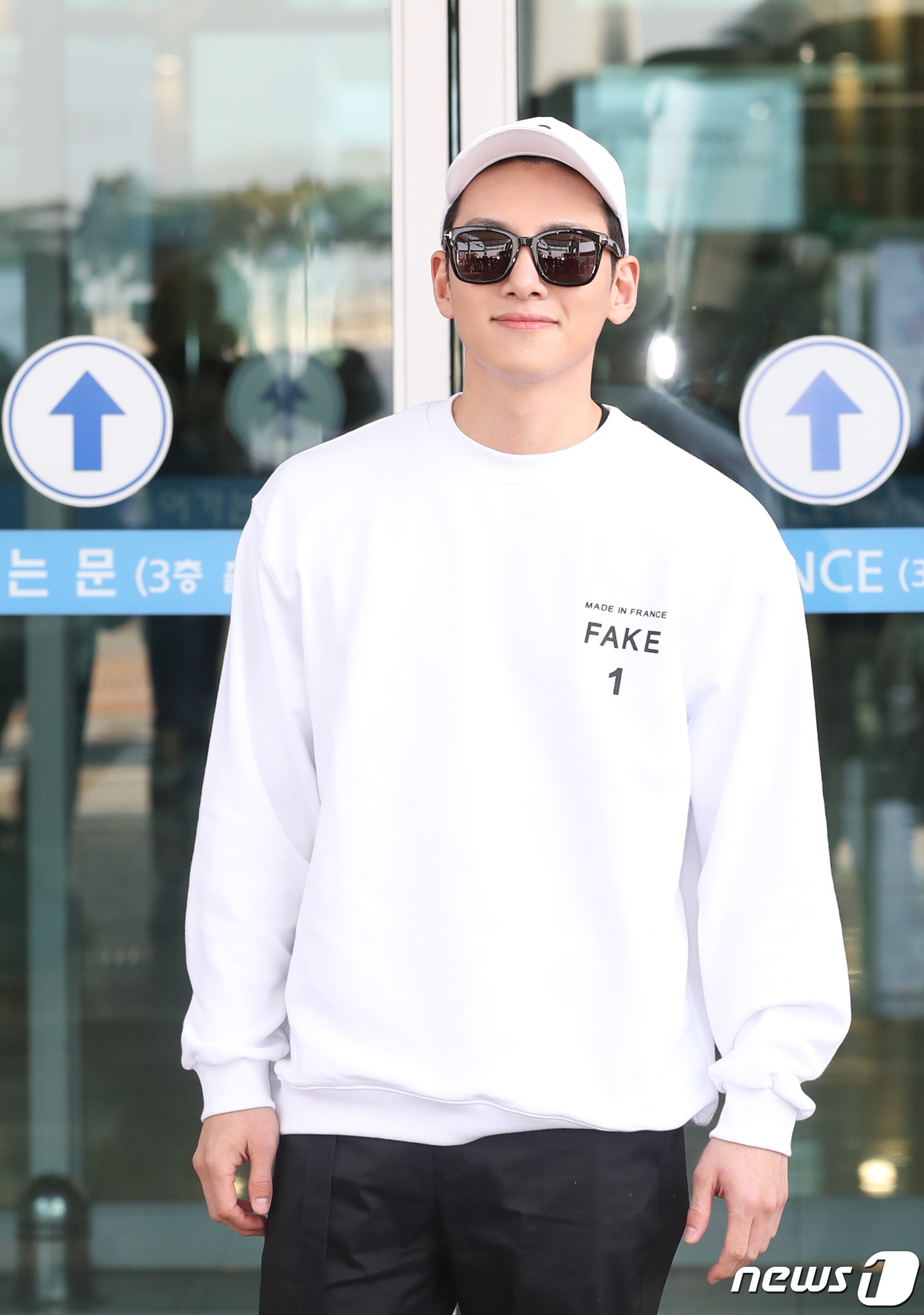 Ji Chang Wook điển trai thời thượng xuất ngoại lần đầu hậu xuất ngũ