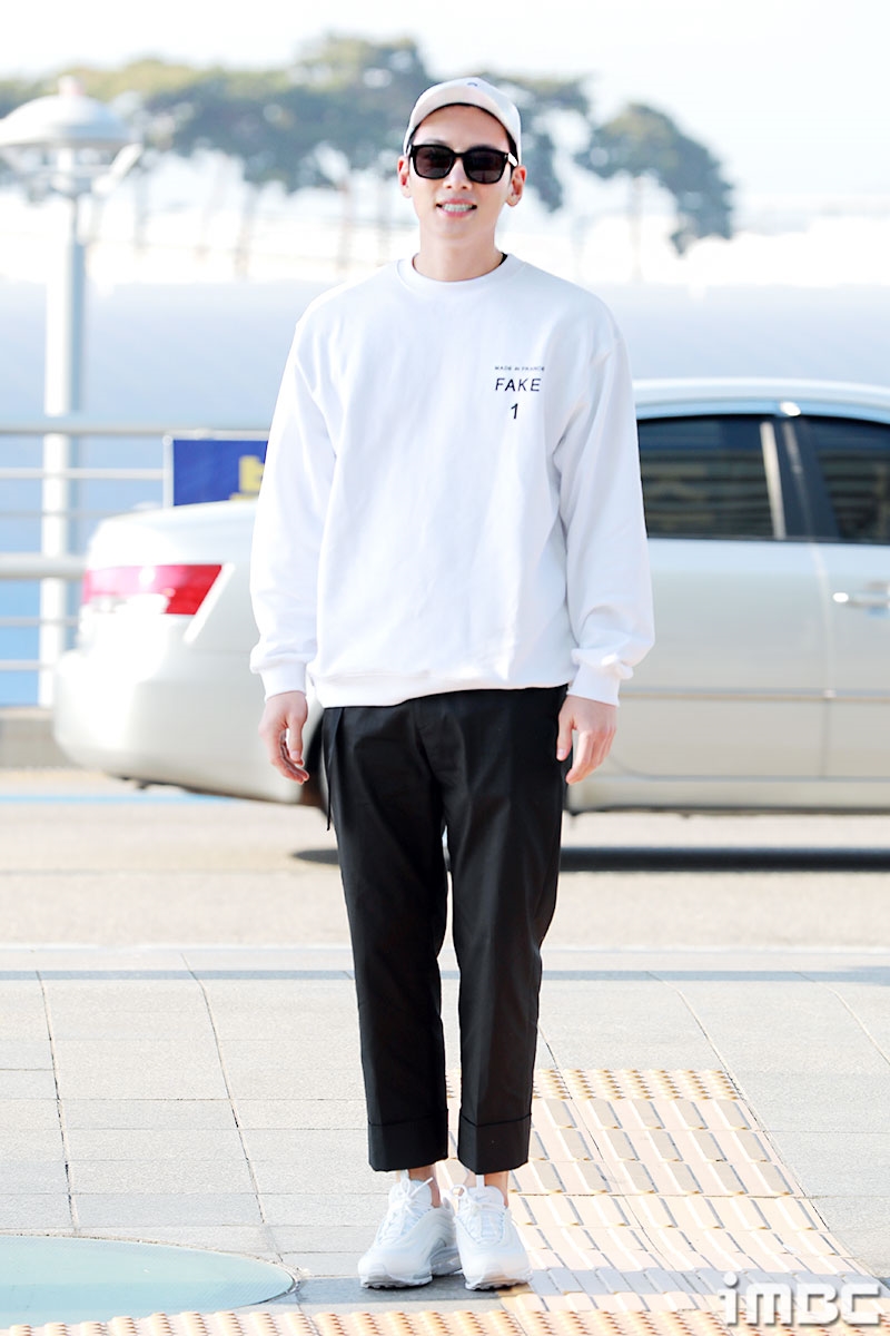 Ji Chang Wook điển trai thời thượng xuất ngoại lần đầu hậu xuất ngũ