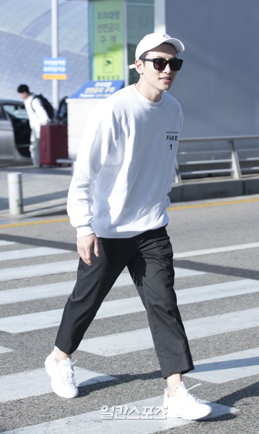 Ji Chang Wook điển trai thời thượng xuất ngoại lần đầu hậu xuất ngũ