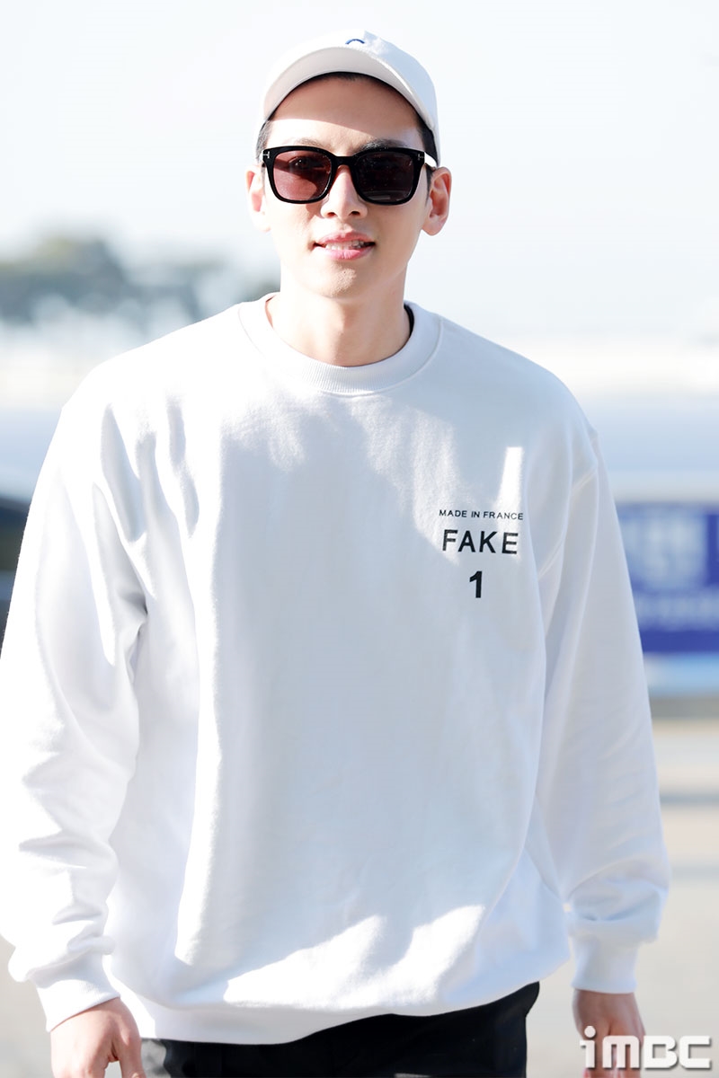 Ji Chang Wook điển trai thời thượng xuất ngoại lần đầu hậu xuất ngũ