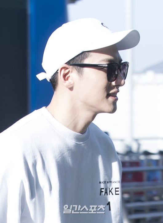 Ji Chang Wook điển trai thời thượng xuất ngoại lần đầu hậu xuất ngũ