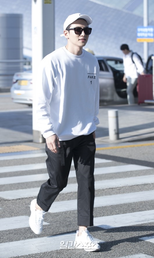 Ji Chang Wook điển trai thời thượng xuất ngoại lần đầu hậu xuất ngũ