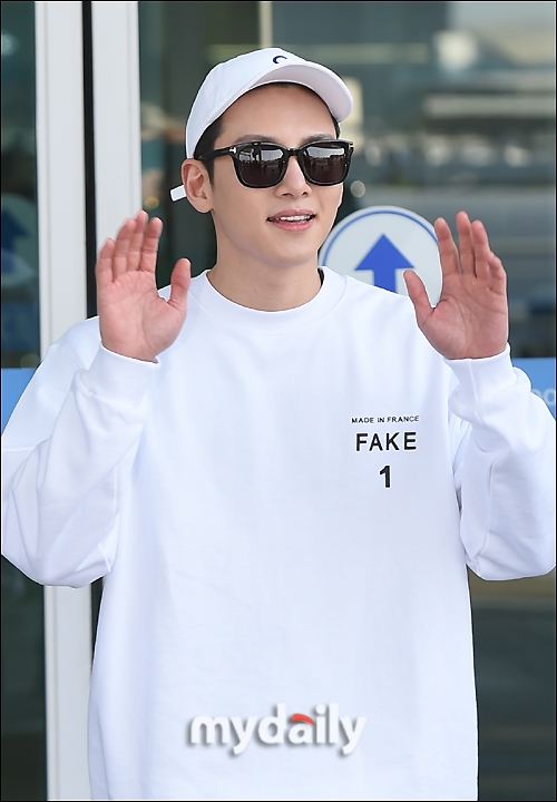 Ji Chang Wook điển trai thời thượng xuất ngoại lần đầu hậu xuất ngũ