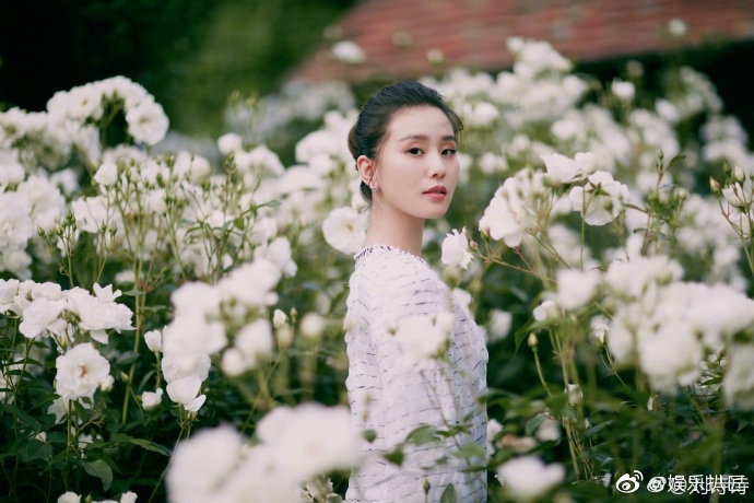 Rộ tin Lưu Thi Thi bị trầm cảm sau khi sinh, ngày nào cũng khóc
