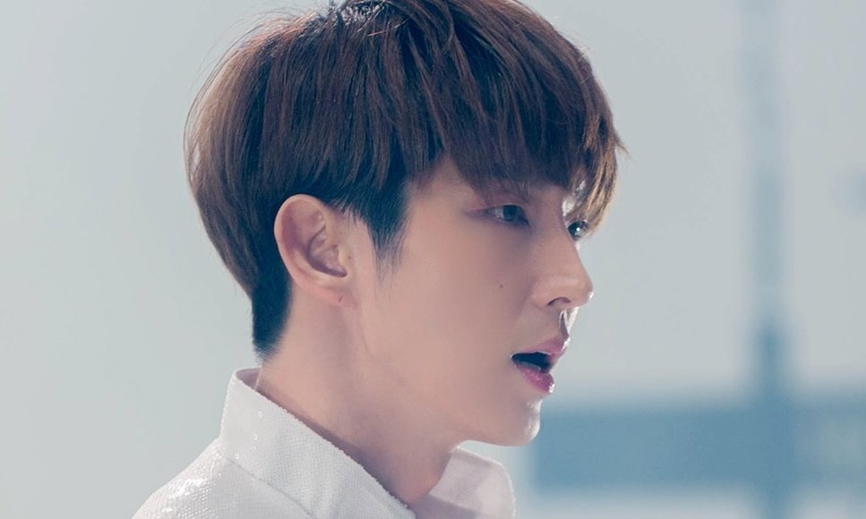 Lee Jun Ki tung bộ ảnh đẹp như thần tiên trong hậu trường quay MV mới