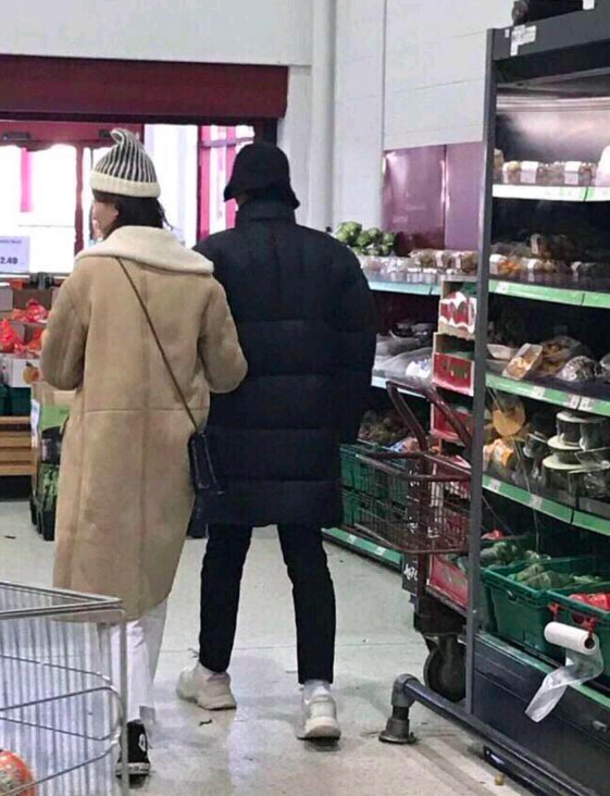 Dương Dương bị phát hiện đi siêu thị cùng 'bạn gái tin đồn' Kiều Hân?