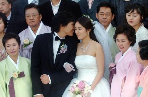Han Ga In - Yeon Jung Hoon chào đón con trai thứ hai