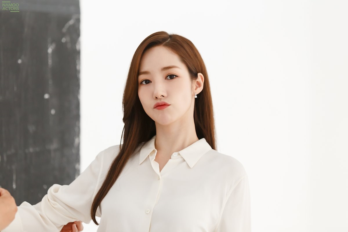 Park Min Young tung bộ ảnh hậu trường quảng cáo tràn đầy năng lượng