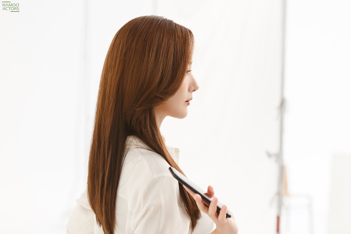 Park Min Young tung bộ ảnh hậu trường quảng cáo tràn đầy năng lượng