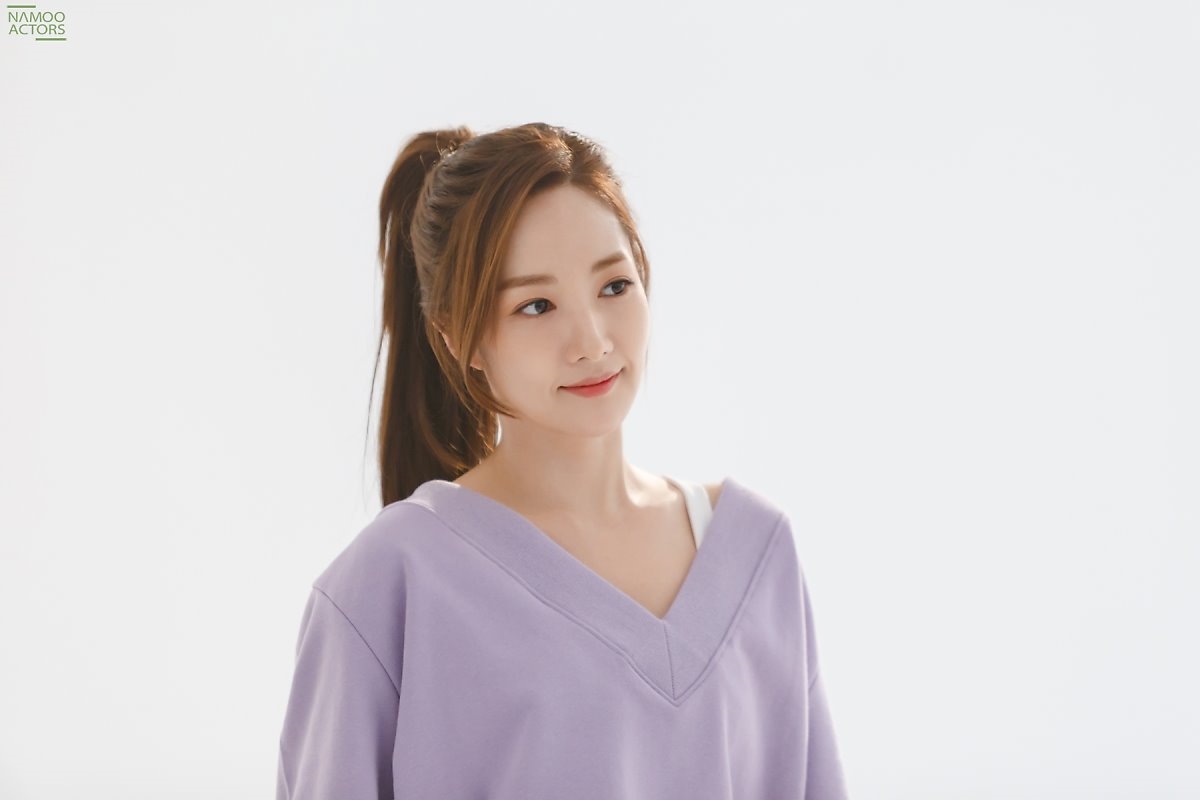 Park Min Young tung bộ ảnh hậu trường quảng cáo tràn đầy năng lượng