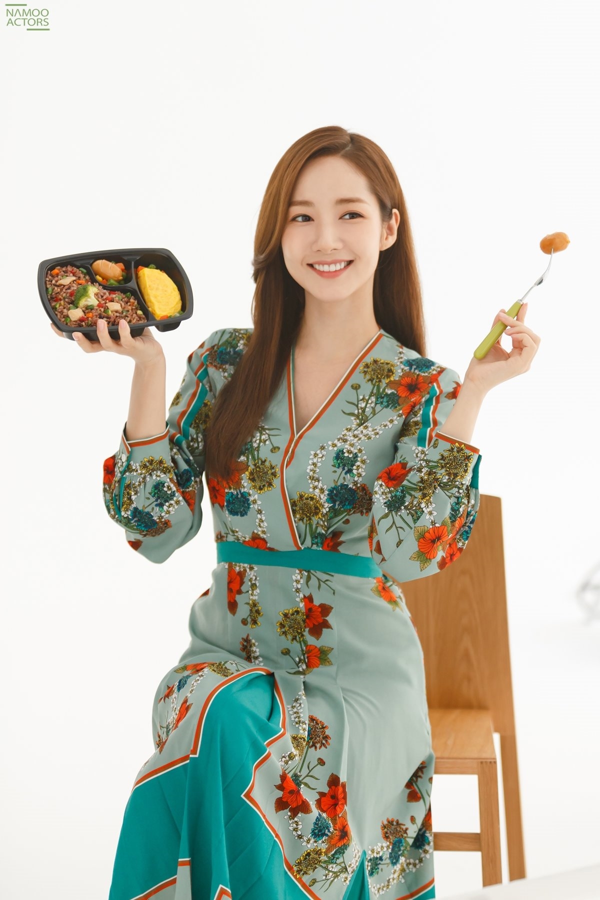 Park Min Young tung bộ ảnh hậu trường quảng cáo tràn đầy năng lượng