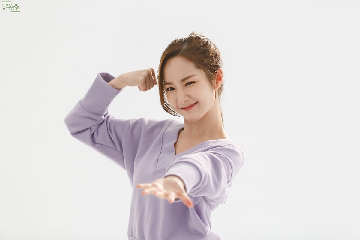Park Min Young tung bộ ảnh hậu trường quảng cáo tràn đầy năng lượng
