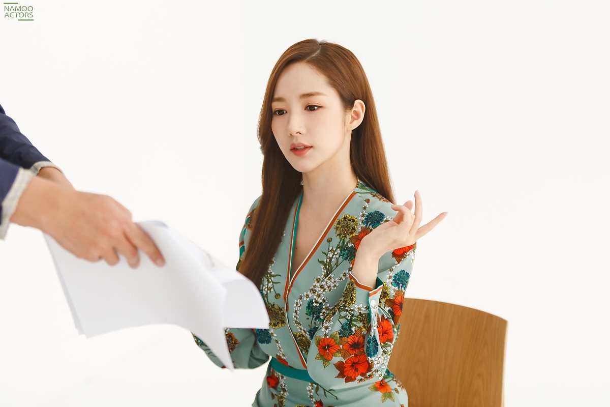 Park Min Young tung bộ ảnh hậu trường quảng cáo tràn đầy năng lượng