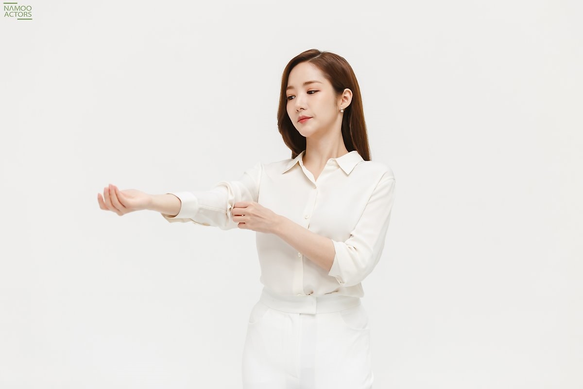 Park Min Young tung bộ ảnh hậu trường quảng cáo tràn đầy năng lượng