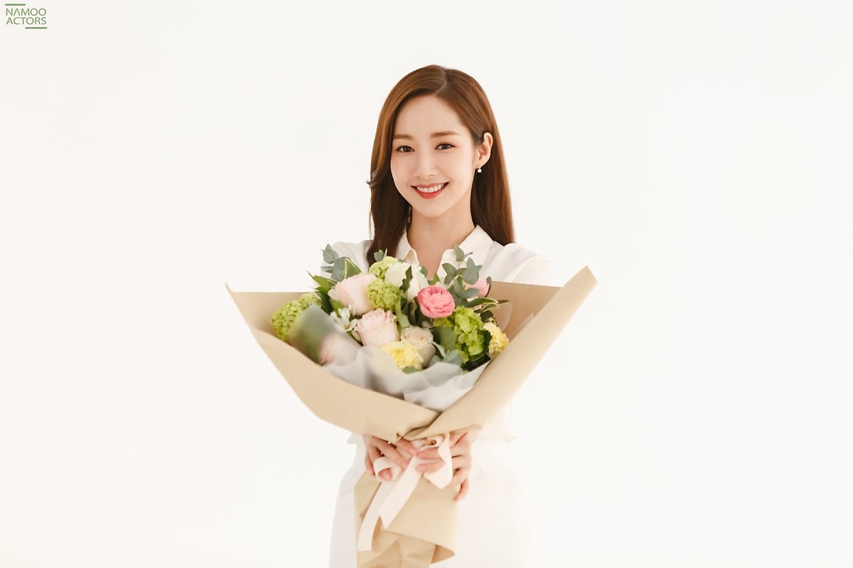 Park Min Young tung bộ ảnh hậu trường quảng cáo tràn đầy năng lượng