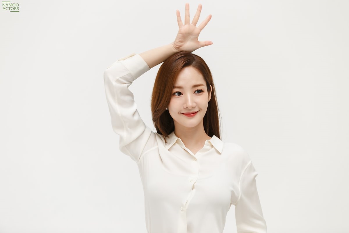 Park Min Young tung bộ ảnh hậu trường quảng cáo tràn đầy năng lượng