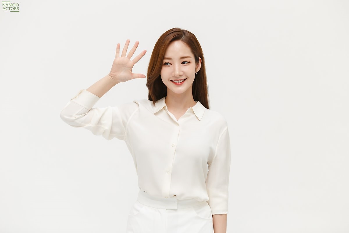 Park Min Young tung bộ ảnh hậu trường quảng cáo tràn đầy năng lượng