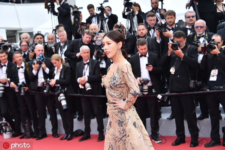 Ác nữ Diên Hy Công Lược bị ném đá vì giả ngu để bám trụ thảm đỏ Cannes
