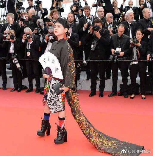 Ác nữ Diên Hy Công Lược bị ném đá vì giả ngu để bám trụ thảm đỏ Cannes