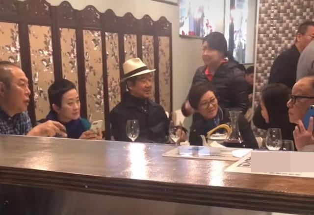 Bộ 3 Bản Lĩnh Kỷ Hiểu Lam ngày ấy mang theo vợ con đến Úc để ăn mừng