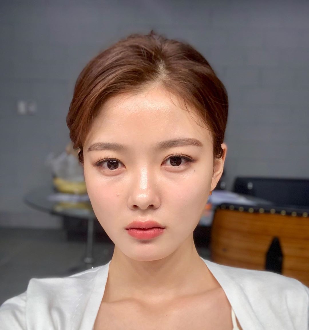 Kim Yoo Jung - Kim Sae Ron thể hiện tình bạn thân trên mạng xã hội