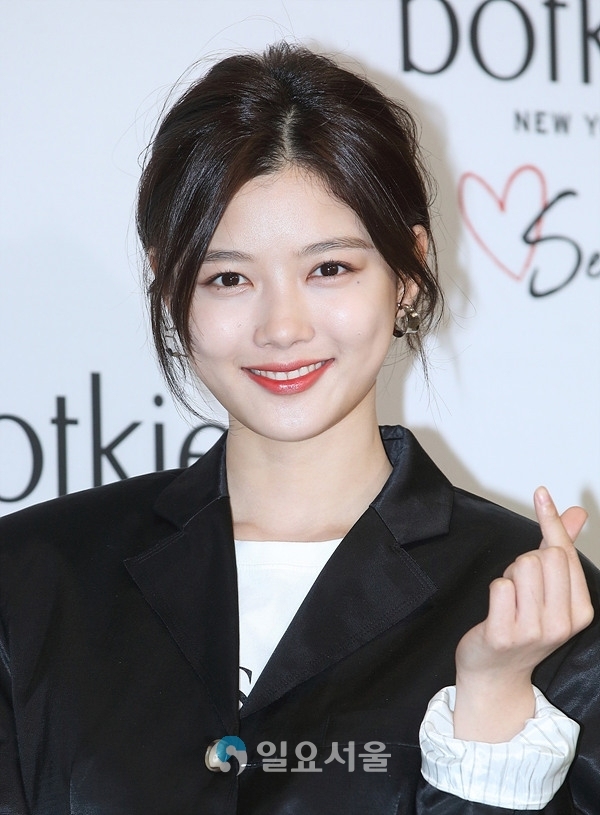 Kim Yoo Jung - Kim Sae Ron thể hiện tình bạn thân trên mạng xã hội