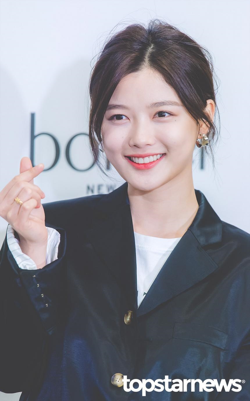 Kim Yoo Jung - Kim Sae Ron thể hiện tình bạn thân trên mạng xã hội