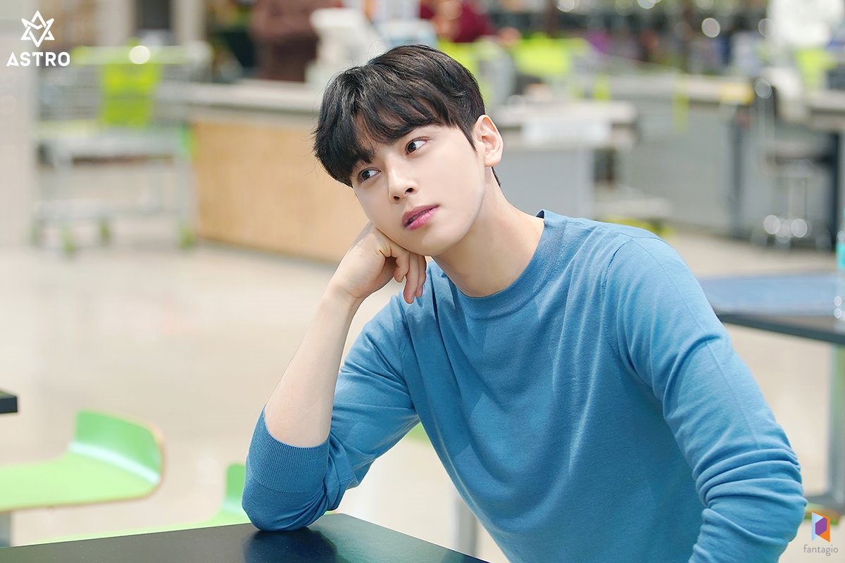 Cha Eun Woo tung bộ ảnh hậu trường quảng cáo mới đẹp nao lòng