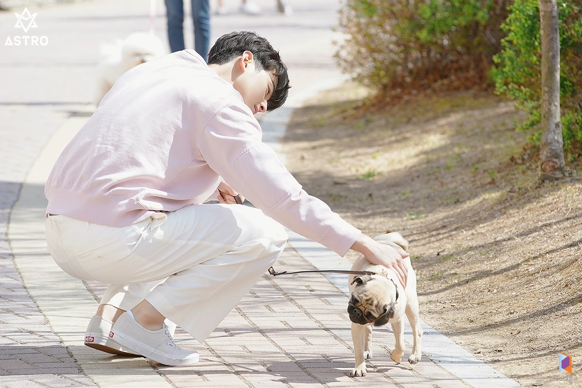 Cha Eun Woo tung bộ ảnh hậu trường quảng cáo mới đẹp nao lòng